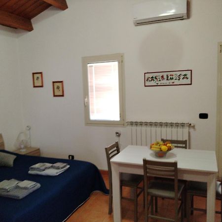 Apartmán Mansarda Con Terrazzo Privato Barletta Exteriér fotografie