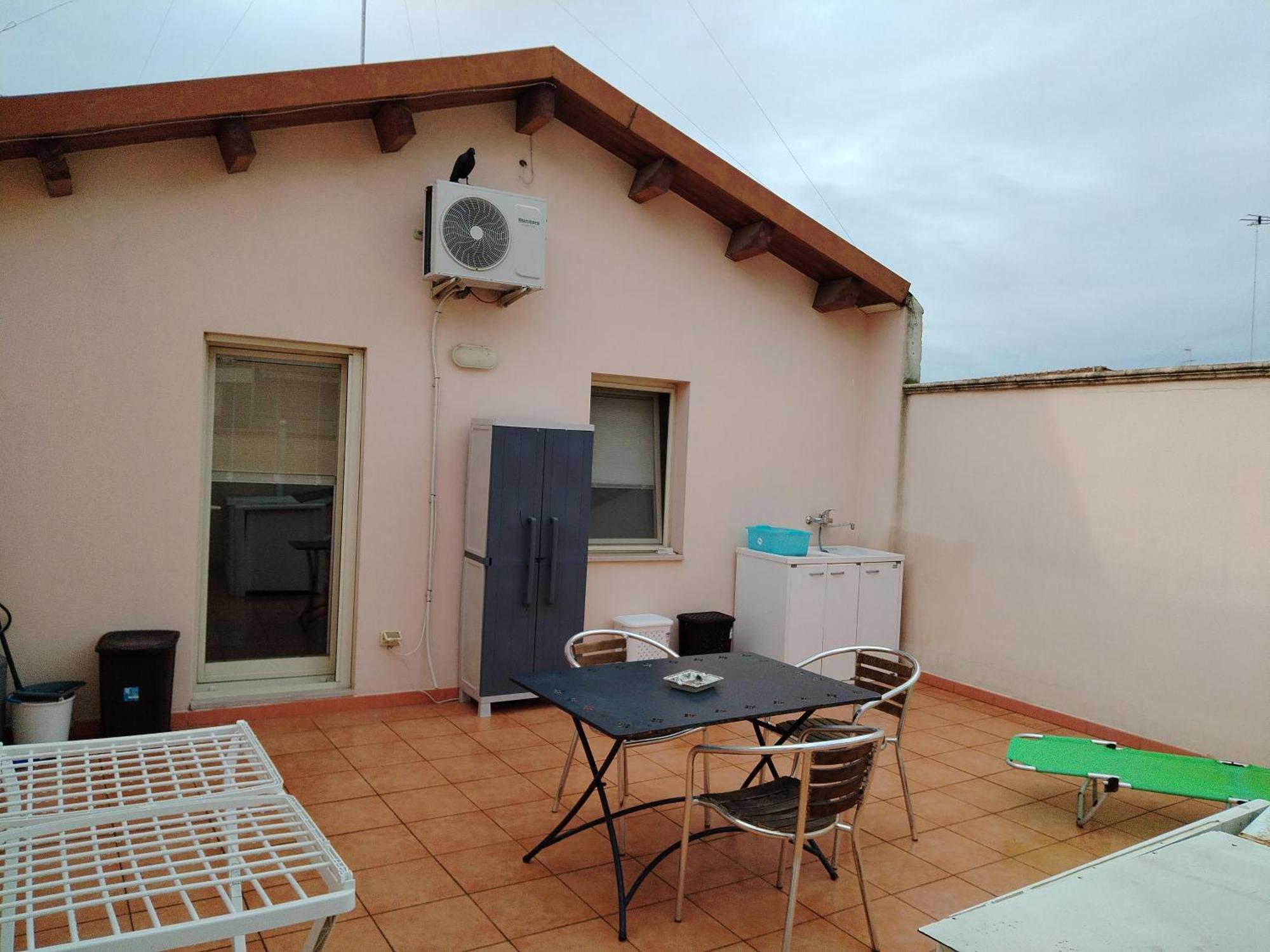 Apartmán Mansarda Con Terrazzo Privato Barletta Exteriér fotografie