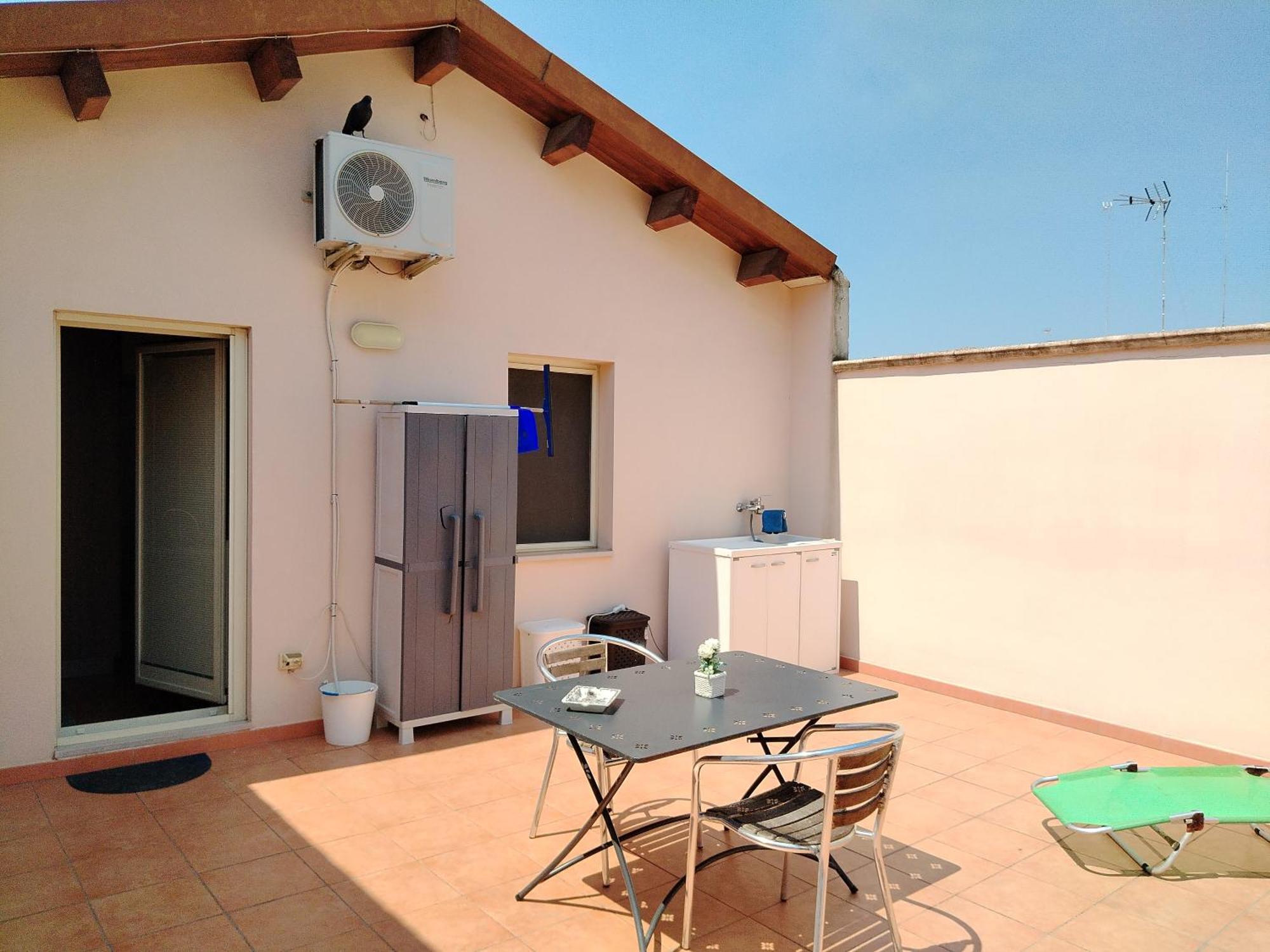 Apartmán Mansarda Con Terrazzo Privato Barletta Exteriér fotografie